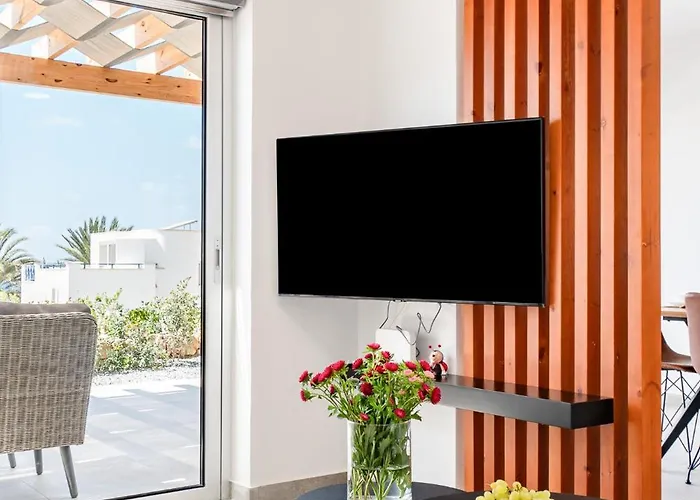 Wave Blue By Ezoria Klorakas